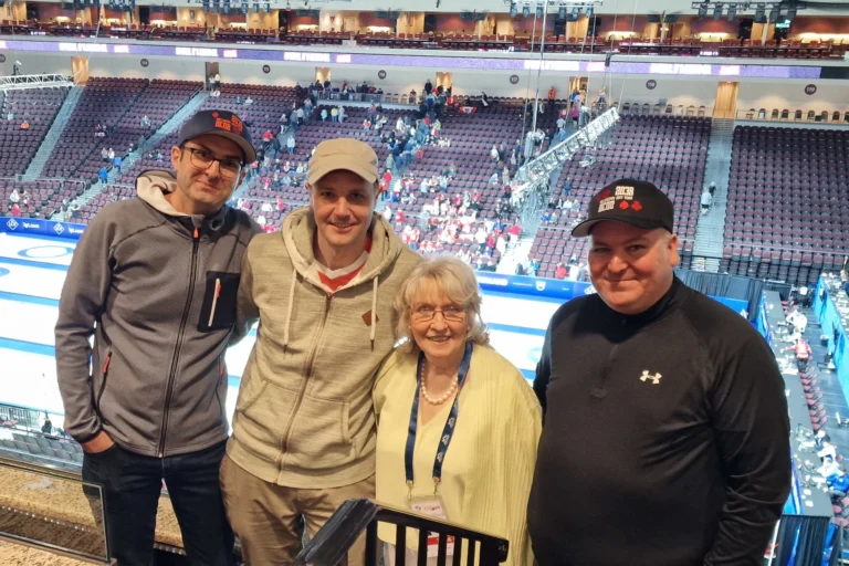 BEOZ-Vorstandsdelegation mit Kate Caithness an der Curling-WM 2022 in Las Vegas.
